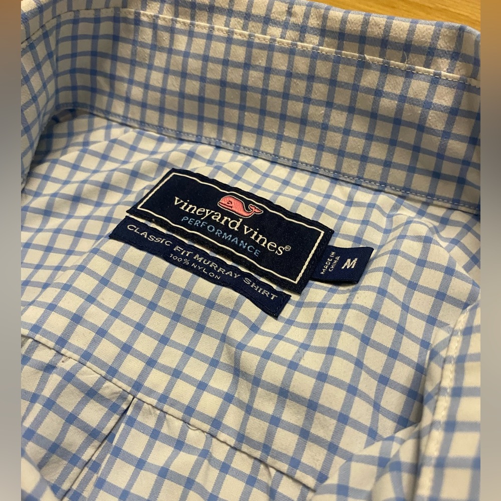 Vineyard Vines Performance Medium Long Sleeve But… - image 2